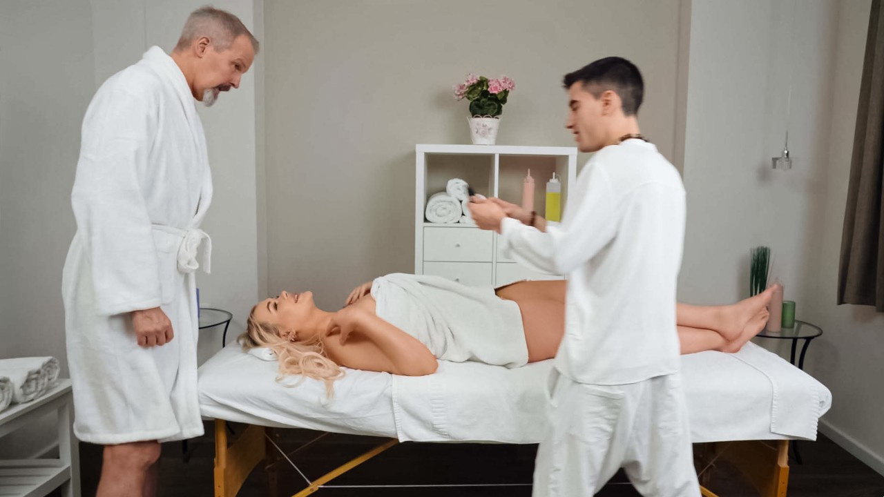 Cùng vợ đi massage kích dục